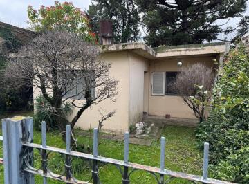 Campo · 359m² · 6 Cocheras · Casa Americana Proxima Acceso Oeste. Industrial o Vivienda