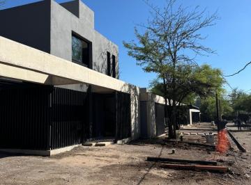 Casa de 5 ambientes, Córdoba · Alquilo Casa 3 Dorm con Pileta y Seguridad - Housing Villa Warcalde
