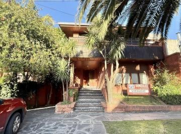 Casa · 300m² · 6 Ambientes · 3 Cocheras · Chalet Noventoso con Jardín en Zona Constitucion