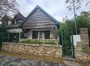 Casa · 124m² · 4 Ambientes · Chalet Apto Uso Profesional en Excelente Zona Alem Residencial