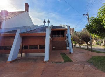 Casa de 4 ambientes, Morón · Chalet de 4 Ambientes Construido por Reconocido Arquitecto en Pleno Bº. Guemes.