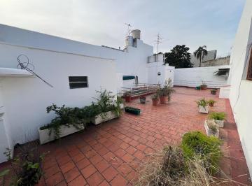 Casa · 150m² · 5 Ambientes · 1 Cochera · Excelente Casa de 5 Ambientes en Flores