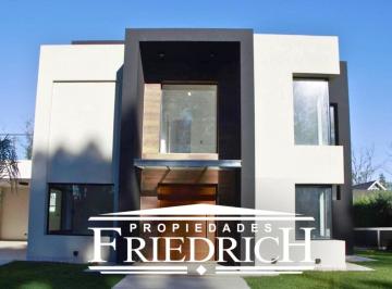 Casa · 270m² · 4 Ambientes · 5 Cocheras · Casa en Alquiler - Barrio Privado Astorga