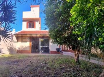 Casa · 103m² · 4 Ambientes · 3 Cocheras · Venta Casa 4 Amb C/terraza Cochera y Parque en Ciudadela