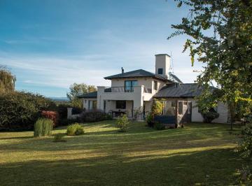 Casa · 343m² · 6 Ambientes · 4 Cocheras · Casa en Villa General Belgrano