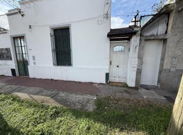 Casa · 70m² · 3 Ambientes · Casa de Pasillo en Alquiler 2 Dorm. - Alberdi