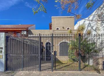 Casa · 170m² · 5 Ambientes · 2 Cocheras · Casa en Venta - 5 Ambientes - Cochera - Villa Pueyrredon
