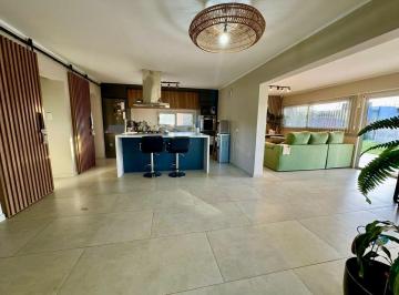 Casa · 209m² · 7 Ambientes · 1 Cochera · Casa en Venta 4 Dorm. Country Las Corzuelas