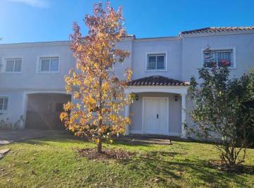 Casa · 226m² · 5 Ambientes · 3 Cocheras · Casa en Venta en Bermudas, Pilar, G. B. a. Zona Norte