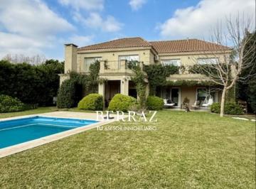 Casa · 220m² · 5 Ambientes · 1 Cochera · Casa Venta 3 Dorm. Barrio La Montura Lote de 835 m² Pilar