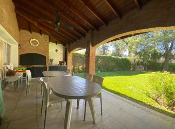 Casa · 256m² · 5 Ambientes · 2 Cocheras · Estancia Alvear - 4 Dorm - Galeria Pileta