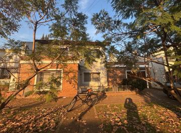 Casa · 150m² · 5 Ambientes · 2 Cocheras · Casa de 3 Dorm. en Dos Plantas