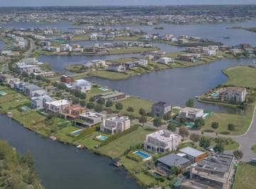Terreno · 700m² · Lote en Venta en Puertos del Lago Barrio Nativas