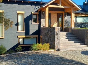 Casa · 364m² · 5 Ambientes · 2 Cocheras · Casa en Arelauquen
