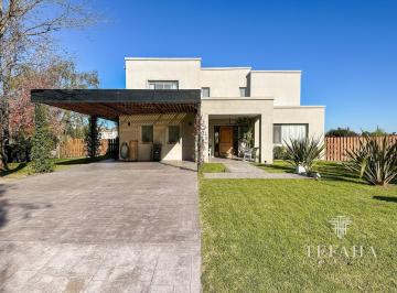Casa · 286m² · 8 Ambientes · 2 Cocheras · Casa en Venta en Barrio Champagnat Estancias del Pilar