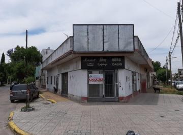 Local comercial , Tres de Febrero · Local Esquina 40 m² C/ Frente Vidriera Ambas Calles // Caseros
