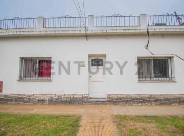 Casa · 147m² · 8 Ambientes · Venta Casa a Reciclar Ricardo Rojas - Tigre