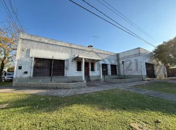 Casa · 270m² · 5 Ambientes · 6 Cocheras · Casa 2/3 Dorm en 11 Esq 529 Tolosa