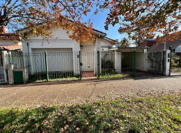 Casa · 127m² · 4 Ambientes · 1 Cochera · Casa 4 Ambientes en Venta en Castelar