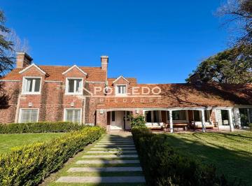Casa de 8 ambientes, Pilar · Casa en Venta Sobre 2 Lotes y Vista Al Golf en Tortugas C. C