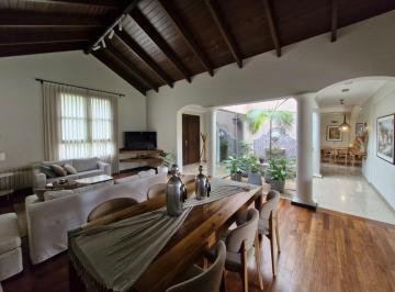 Casa · 484m² · 5 Ambientes · 4 Cocheras · ¡Venta! Increíble Casa en Cerro de Las Rosas - Toda en Una Planta - ¡Con Escritura!
