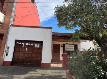 Casa · 140m² · 3 Ambientes · 1 Cochera · Casa en Venta en Martinez