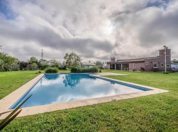 Quinta vacacional · 110m² · 4 Ambientes · Casa Quinta 4 Ambientes Altos de Valle Verde Luján con Pileta