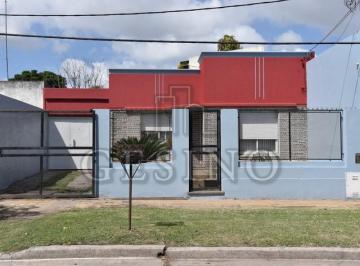 Casa · 200m² · 5 Ambientes · 1 Cochera · Casa - La Plata
