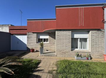 Casa · 200m² · 7 Ambientes · 1 Cochera · Casa - La Plata
