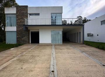 Casa · 450m² · 5 Ambientes · 3 Cocheras · Casa en Alquiler Permanente Barrio Privado Rumenco