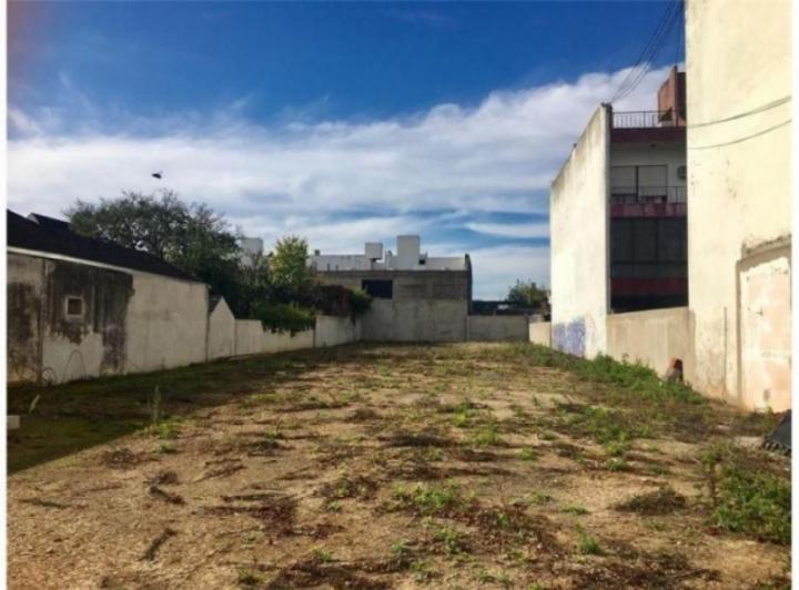 Terreno · 975m²