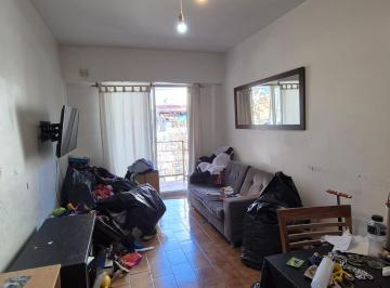 Departamento · 62m² · 3 Ambientes · Departamento 3 Ambientes con Balcón Al Frente en Versalles - Oportunidad