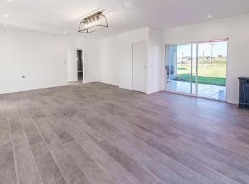 Casa · 124m² · 4 Ambientes · 1 Cochera · Venta Casa 4 Amb y Baño en Suite, San Sebastian
