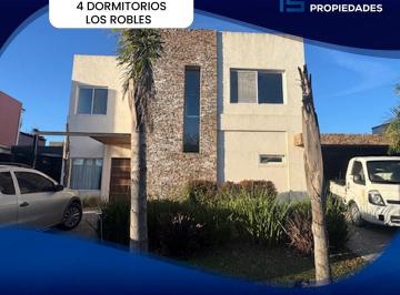 Casa · 220m² · 6 Ambientes · Casa en Los Robles en Venta - Cuan Propiedades