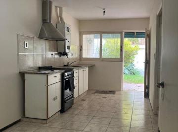 Casa · 105m² · 6 Ambientes · 3 Cocheras · Venta Casa 4ta. Oeste 3 Hab. 3 Cocher. y Jardín.