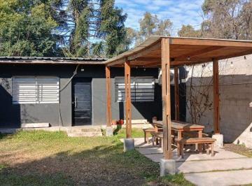 Casa · 40m² · 2 Ambientes · 2 Cocheras · Venta Casa 2 Amb Jardin Parrilla Cochera Trujui