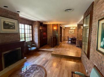Casa · 210m² · 5 Ambientes · 2 Cocheras · Venta de Casa en Lagartos Country Club, Pilar