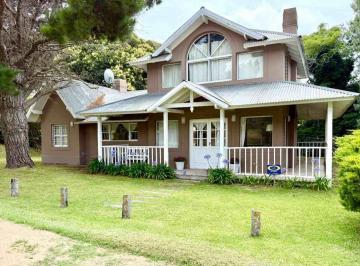 Casa · 180m² · 5 Ambientes · Casa en Venta en Pinamar 5 Ambientes Zona Iglesia