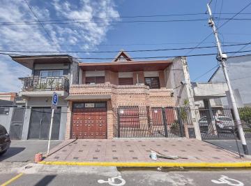 Casa · 340m² · 5 Ambientes · 2 Cocheras · Venta Casa 5 Ambientes con Pileta Climatizada