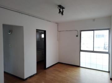 Departamento · 42m² · 3 Ambientes · Excelente Depto - Mucha Luz - Ventilación - Medios de Transporte