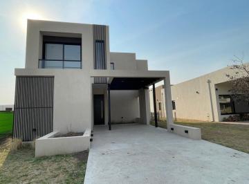 Casa · 170m² · 5 Ambientes · 2 Cocheras · Casa a Estrenar en El Barrio El Aljibe