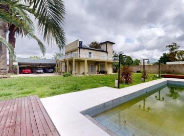 Quinta vacacional · 295m² · 5 Dormitorios · Casa Quinta en Venta La Plata - Parque y Pileta