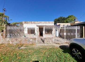 Casa · 70m² · 4 Ambientes · 1 Cochera · Casa en Venta 2 Dorm. con Jardín Zona Oeste Rosario