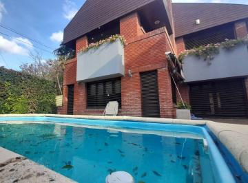Casa · 355m² · 6 Ambientes · 2 Cocheras · Casa en PH de 6 Ambientes Impecable