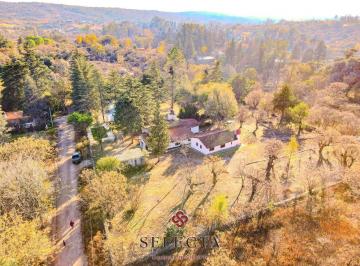 Casa · 419m² · 5 Ambientes · 3 Cocheras · Casa en Venta en Tanti * 6700 m² Terreno con Bajada Al Río