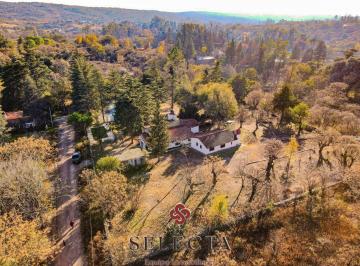 Casa · 419m² · 5 Ambientes · 3 Cocheras · Casa en Venta en Tanti * 6700 m² Terreno con Bajada Al Río