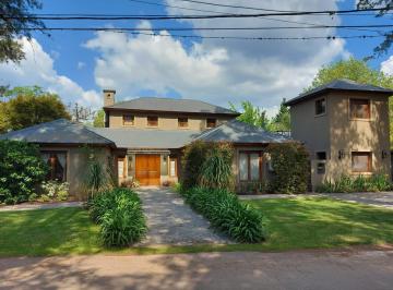 Casa · 300m² · 5 Ambientes · 2 Cocheras · Casa 4 Dormit en Bo Cerrado - Bella Vista