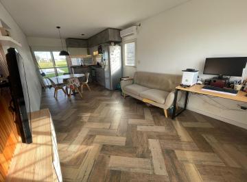 Casa · 85m² · 3 Ambientes · 2 Cocheras · Casa en Venta de 2 Dorm. en Piñero. Apto Credito
