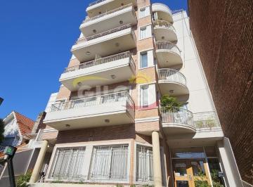 Departamento · 90m² · 3 Ambientes · 1 Cochera · Departamento 3 Amb. en Ramos Mejia - Céntrico, C/balcón Al Fte y Cochera Cubierta