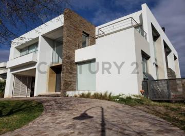 Casa · 600m² · 4 Dormitorios · 4 Cocheras · Venta Casa Barrio Privado Pueyrredon Chacras de Coria